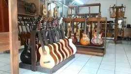 Gitar Genta Showroom