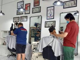 Keluncum Barbershop Surabaya